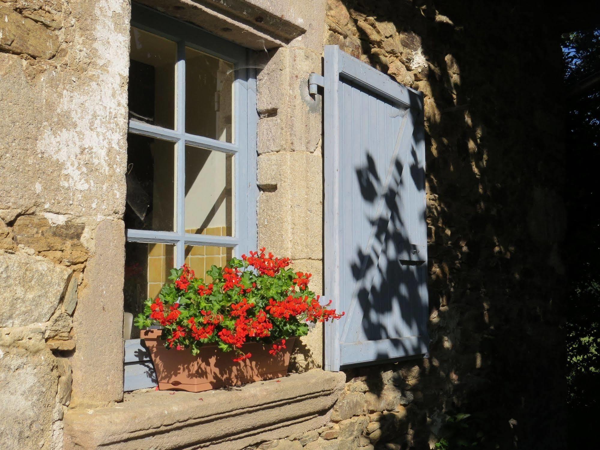 Domaine de la Clauzade Bed & Breakfast Saint-Germain-les-Vergnes Exterior foto